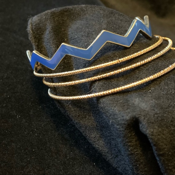 (4)Gold/Bangles 2.5” diameter. Blue/gold is zig zag design - Picture 3 of 4